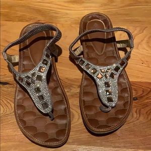 Flat thong sandals